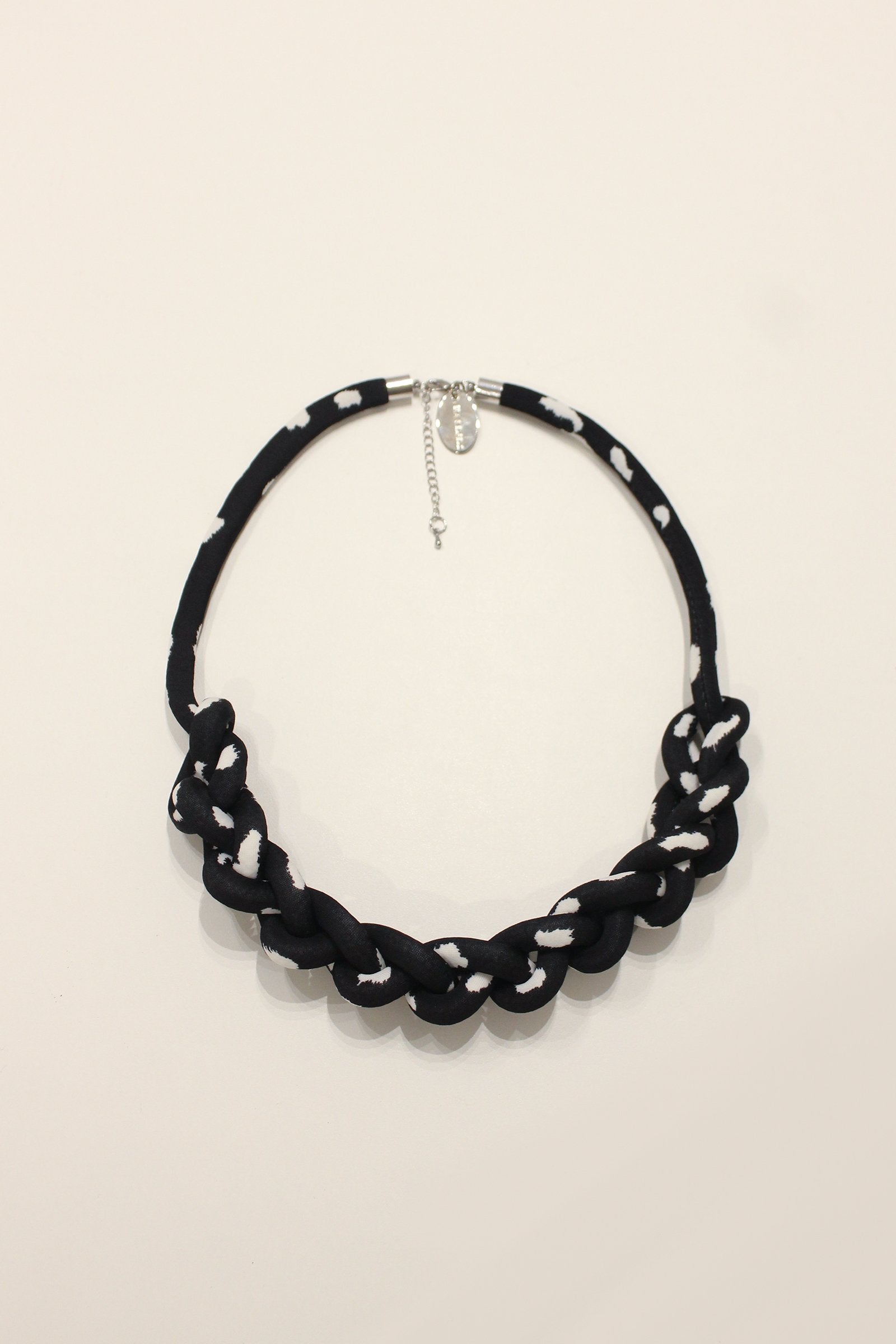 Collar_Pintas_BN_01.jpg