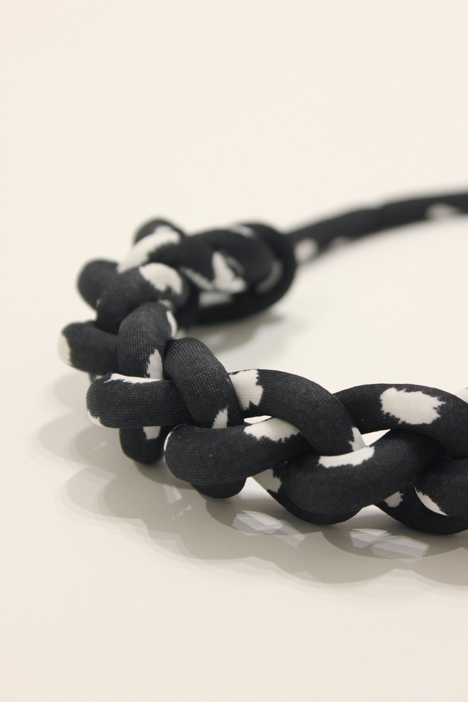 Collar_Pintas_BN_02.jpg