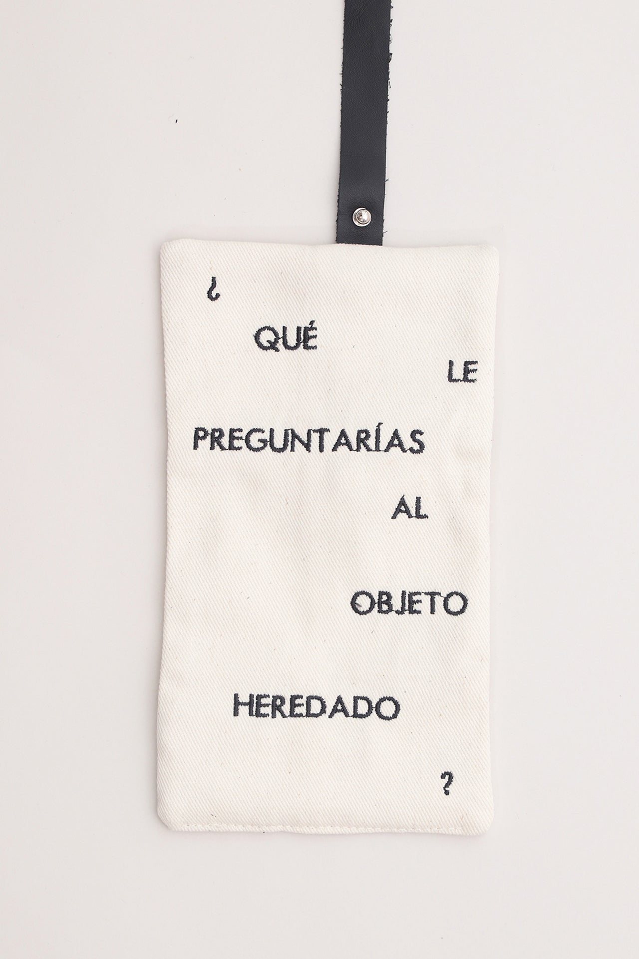 Costurero Crudo ¿Qué le preguntarías al objeto heredado?