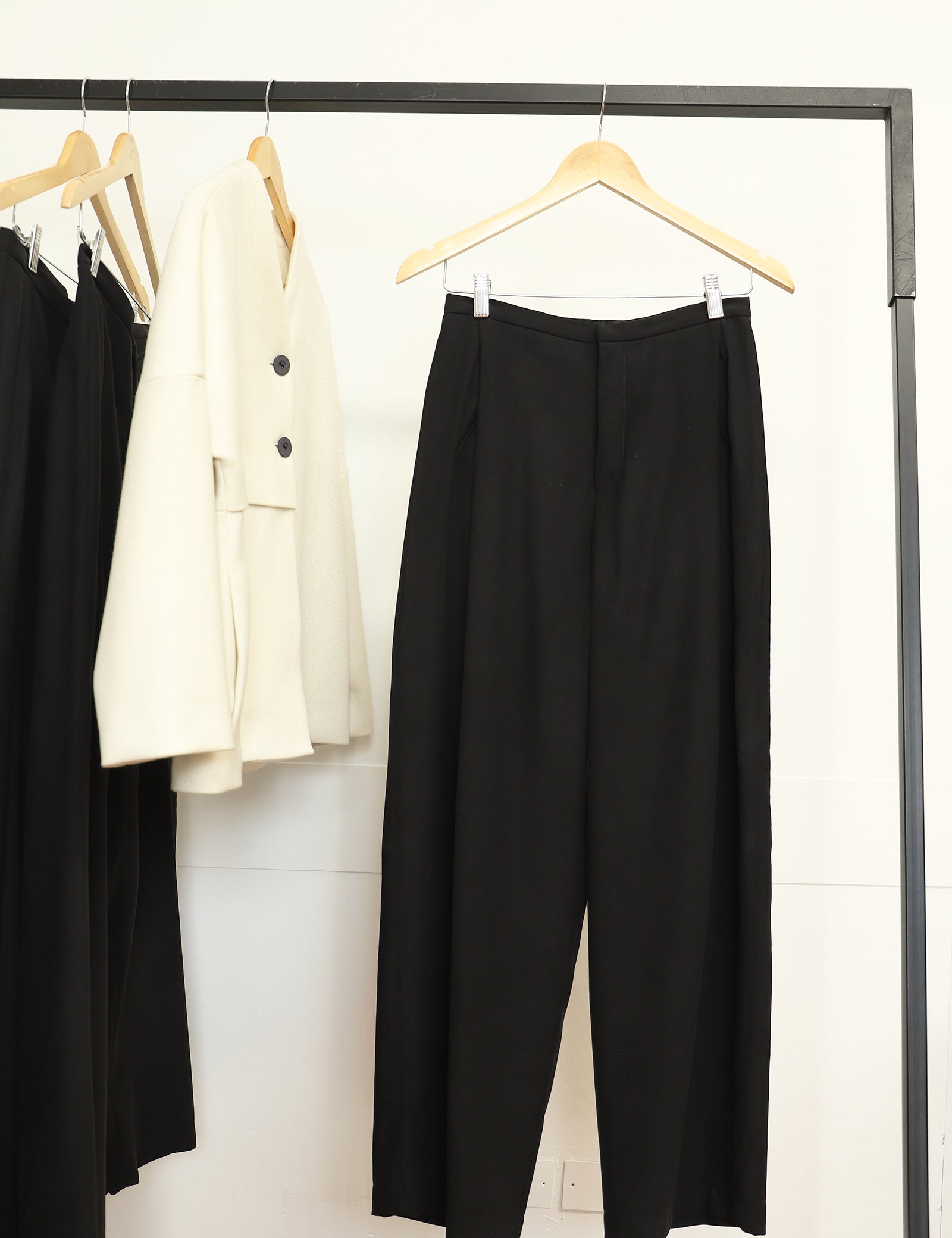 PantalonBONnegro_d73aab44-9bb0-4f05-935d-0a1d79081cf2.jpg