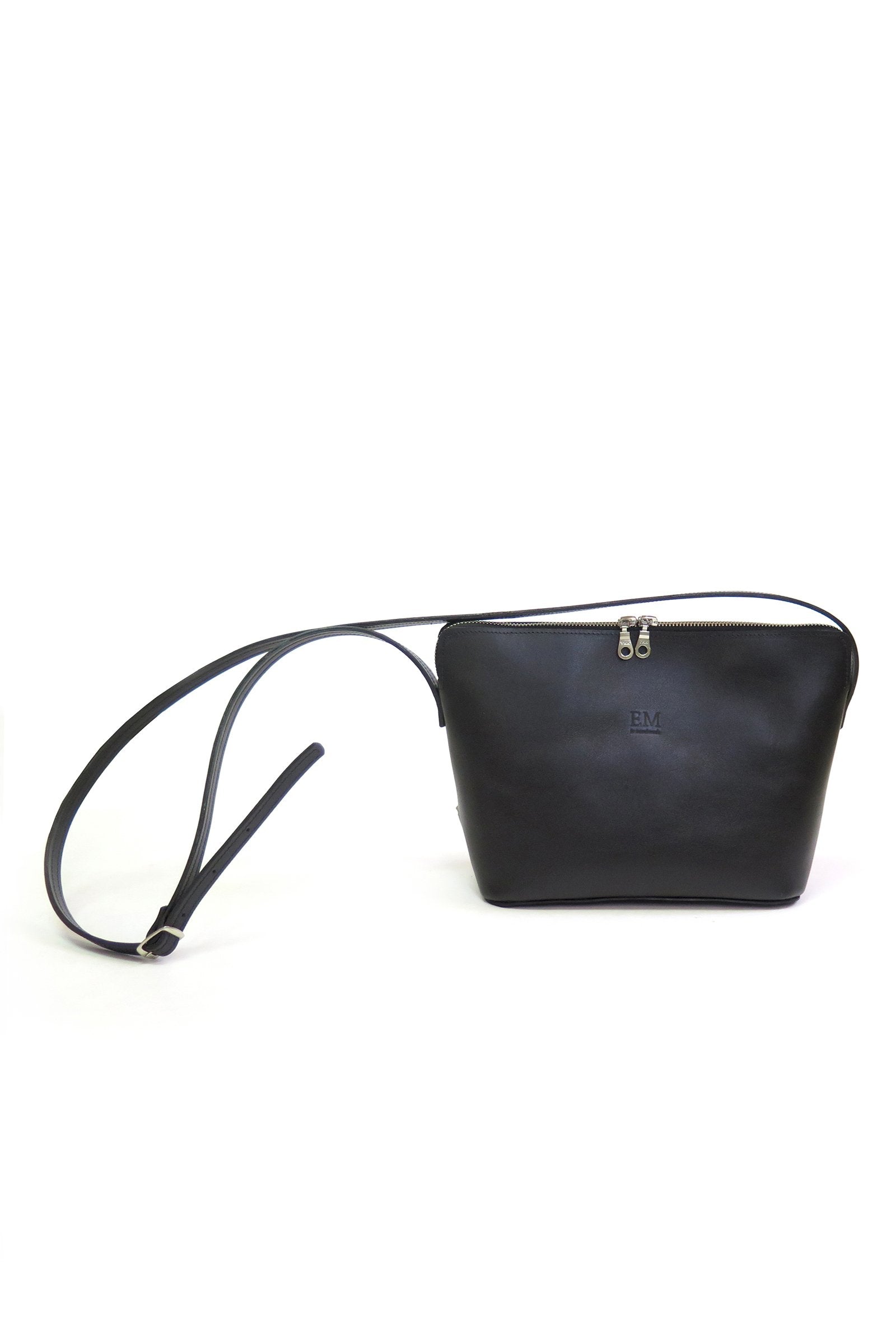 01_EM_is_handamde_Cartera_N.17_cuero_negro_brillante.jpg
