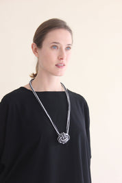 Collar Bola Rayado B/N