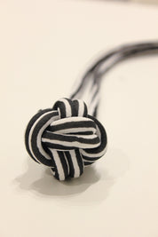 Collar Bola Rayado B/N